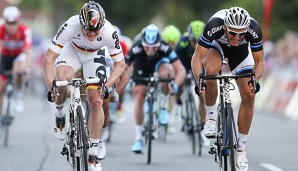 Marcel Kittel (r.) musste sich zum Auftakt der Tour mit Rang zwei begnügen