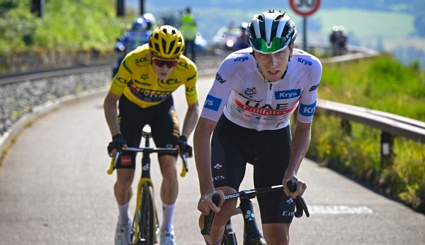 Tadej Pogacar und Jonas Vingegaard streiten um das Gelbe Trikot.