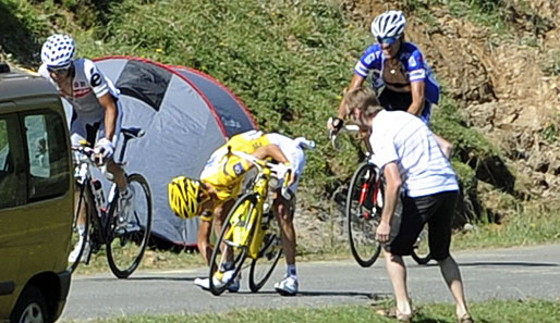 Die Kette springt herunter. Der Moment, der Andy Schleck den Toursieg kosten könnte