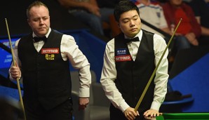 John Higgins (l.) musste sich bereits in Runde zwei Ding Junhui geschlagen geben