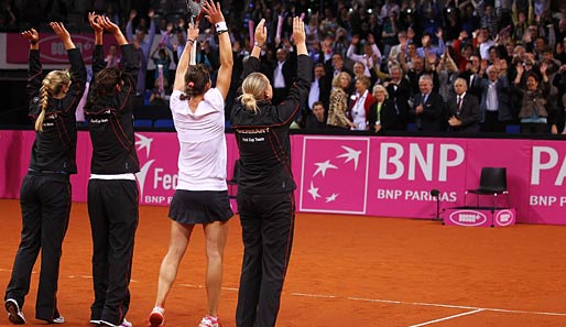 Einiges zu feiern: Das deutsche Fed-Cup-Team schafft mit einem 5:0-Kantersieg den Wiederaufstieg