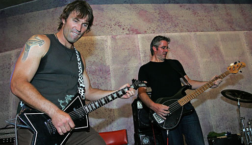 Pat Cash uns sein liebstes Hobby: die Musik!