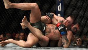 Conor McGregor (v.) verlor den Kampf gegen Khabib Nurmagomedov durch Submission in der 4. Runde.