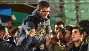 Aber es blieb alles friedlich. Außerdem: Wenn einer sich zu verteidigen weiß, dann ja wohl Khabib!