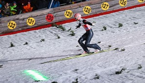 Die Laser-Linie zeigt den Fans im Stadion, wo die jeweilige Führungsweite liegt