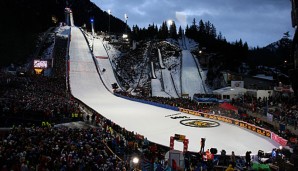 Die Schattenbergschanze liefert Jahr für Jahr atemberaubende Bilder