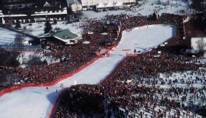 23.1.1987: Der Kanadier Todd Brooker kommt bei der Einfahrt zum Zielhang zu Sturz. Er erleidet eine Gehirnerschütterung, einen Nasenbeinbruch, Gesichtsverletzungen und eine Knieverletzung und beendet am Saisonende seine Karriere.