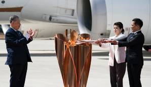 Das Olympische Feuer ist in Japan eingetroffen.