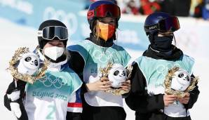 Ski-Freestyle-Star Eileen Gu hat bei den Olympischen Winterspielen in Peking vor den Augen von Tennisspielerin Peng Shuai ihre erste Goldmedaille gewonnen.