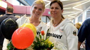 2016: Kim Raisner (r.) und Annika Schleu (heute Zillekens) bei der Rückkehr von den Sommerspielen in Rio. Schleu hatte dort Platz vier belegt.