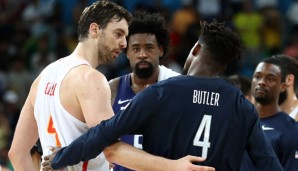 Pau Gasol gratuliert Jimmy Butler