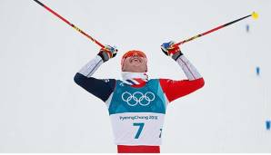 Der norwegische Skilangläufer Simen Hegstad Krüger hat Gold im Skiathlon gewonnen.