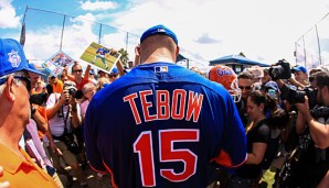 Traumdebüt am Schlagmal: Ex-Quarterback Tebow gelingt Homerun