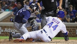 Anthony Rizzo (r.) wird für seinen illegalen Slide gegen Austin Hedges nicht bestraft