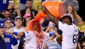 Kein seltenes Bild: Gatorade-Duschen nach späten Siegen im Dodger Stadium