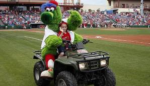 Philly Phanatic hat eine Reporterin von SportsNet LA umworben