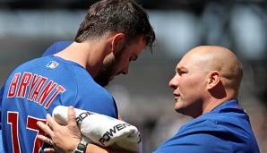 Kris Bryant (l.) musste nach dem Kopftreffer vorzeitig vom Platz.