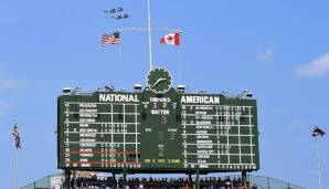 Ein Teil der Anzeigetafel im Wrigley Field fiel einem Fan auf den Kopf.