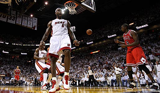 Kamera-Futter: Heat-Superstar LeBron James posiert nach einem Dunk