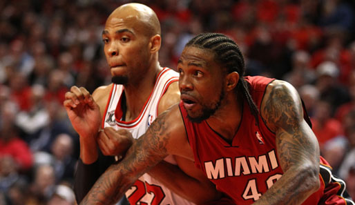 Das Duell der Arbeitstiere: Udonis Haslem (r.) gegen Chicagos Taj Gibson