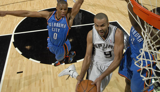 Tony Parker (M.) erzielte gegen die Thunder unfassbare 42 Punkte