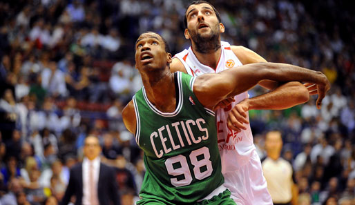 Jason Collins (l.) begann die Saison in Boston und spielte zuletzt für die Washington Wizards