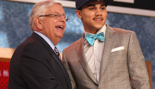 Shane Larkin (mit NBA-Commissioner David Stern) wurde von Atlanta für Dallas gedraftet