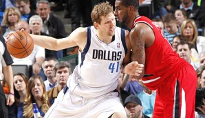 Dirk Nowitzki (l.) und LaMarcus Aldridge lieferten sich in Dallas ein heißes Duell