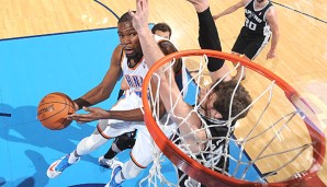 Kevin Durant (M.) und die Thunder konnten einen wichtigen Sieg in Spiel drei einfahren