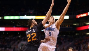 Nikola Vucevic (r.) wechselte im Zuge des Dwight-Howard-Trades zu den Orlando Magic