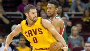 Rookie Jabari Parker (r.) überzeugte trotz Niederlage gegen Kevin Loves Cavaliers