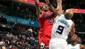 Jimmy Butler (l.) ist derzeit Topscorer der Chicago Bulls