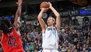 Dirk Nowitzki (r.) erhielt gegen die Wizards wichtige Schonzeit