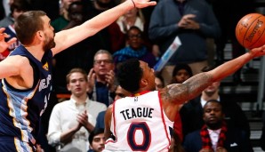 Jeff Teague (r.) kam beim Sieg gegen Memphis auf 25 Punkte und 6 Assists