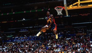 Jason Richardson fliegt in Richtung Ring: 2002 und 2003 gewann er den Dunk Contest