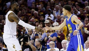 LeBron James (l.) und Stephen Curry standen sich zuletzt in den Finals gegenüber