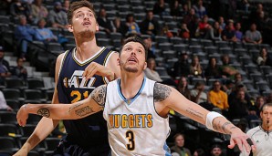 Tibor Pleiß (l.) konnte sich bei den Utah Jazz noch nicht wirklich durchsetzen