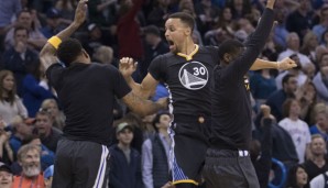 So feiert man einen Game-Winner: Steph Curry (M.) und seine Kollegen