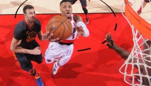 Damian Lillard (M.) erzielt gegen die Warriors ein neues Career-High mit 51 Punkten