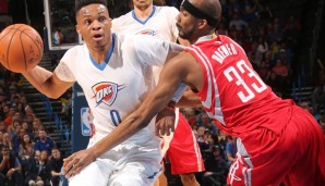 Russell Westbrook (l.) legt erneut ein Triple-Double auf