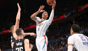 Russell Westbrook (M.) schrammt dieses Mal nur knapp am Triple-Double vorbei