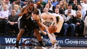 Kawhi Leonard (l.) lieferte sich ein intensives Duell mit Kontrahent Gordon Hayward