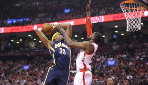 Myles Turner (l.) steigt gegen Verteidiger Patrick Patterson hoch