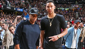 Ben Simmons (r.) umgibt sich jetzt schon mit Stars wie Jay-Z