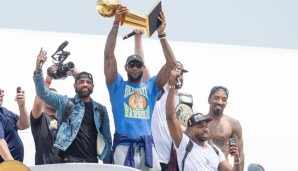 Der "Ultimate Warrior" - LeBron James (M.) bei der Rückkehr nach Cleveland