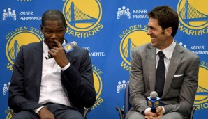 Bob Myers mit seinem Neuzugang Kevin Durant