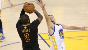 Stephen Curry (r.) wurde in den Finals (auch) durch seine eigene Waffe geschlagen