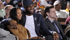 LeBron James (r.) ist bereits seit dem Teenager-Alter mit Savannah Brinson zusammen