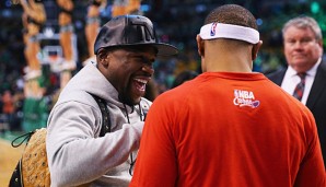 Floyd Mayweather ist großer NBA-Fan - hier im Bild mit Isaiah Thomas