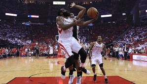 James Harden bleibt den Houston Rockets weiterhin erhalten